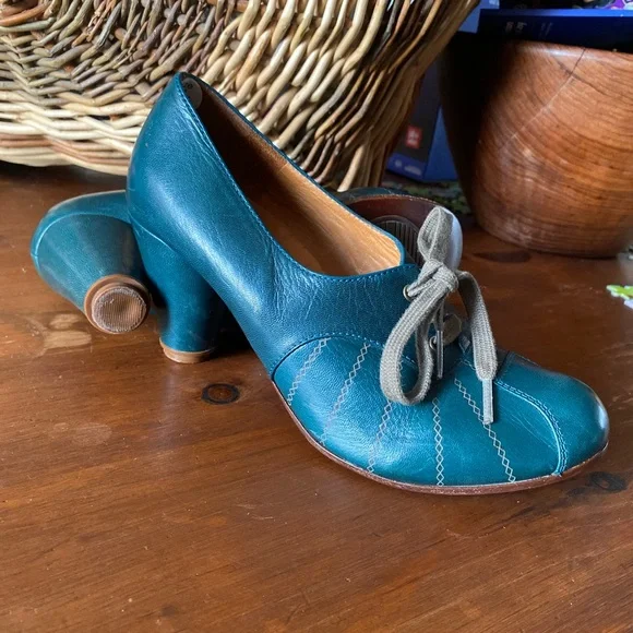 Chie Mihara Teal Leather Heels with Lace Detail - Picture 6 of 11